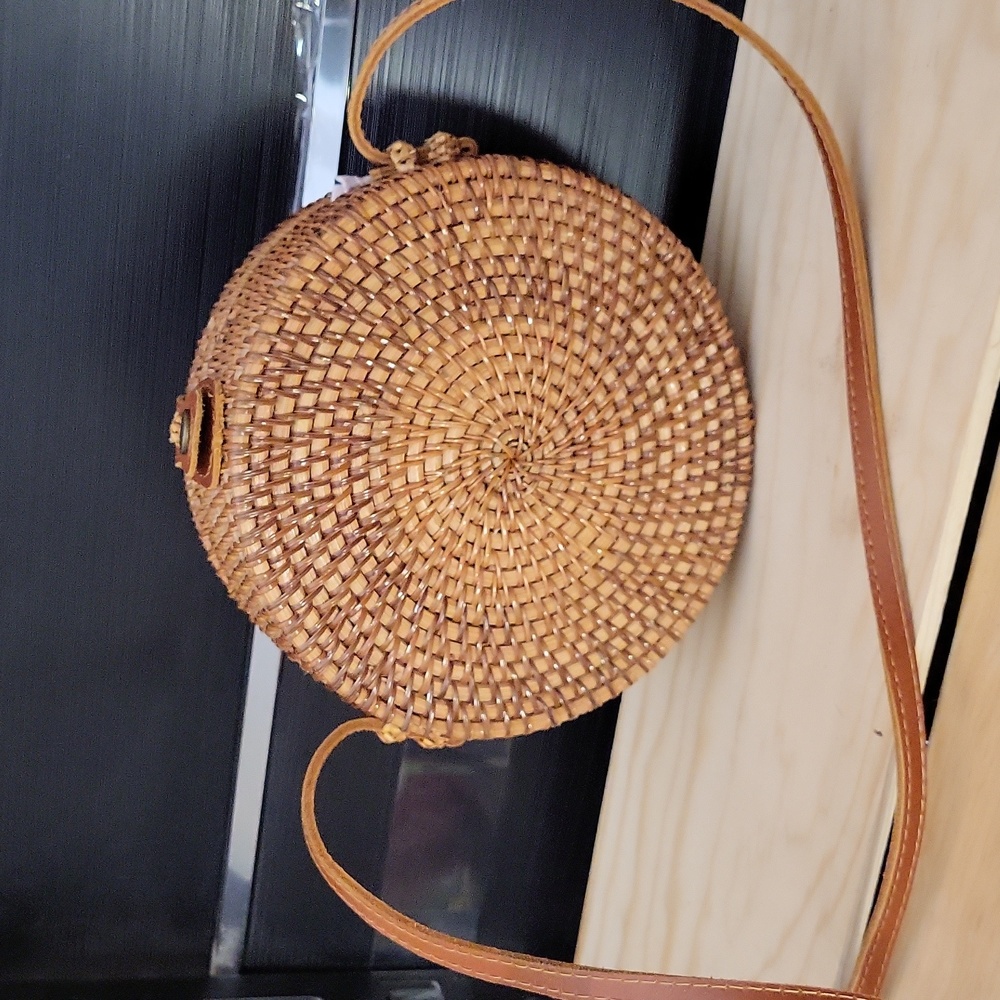 Round Woven Shoulder Bag - Brown